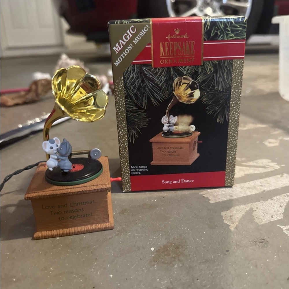 1990 Hallmark Keepsake Ornament Magic Song And Dance Motion & Music Ornament